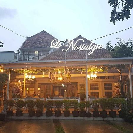 La Nostalgie Boutique Guest House Bandung Exterior photo