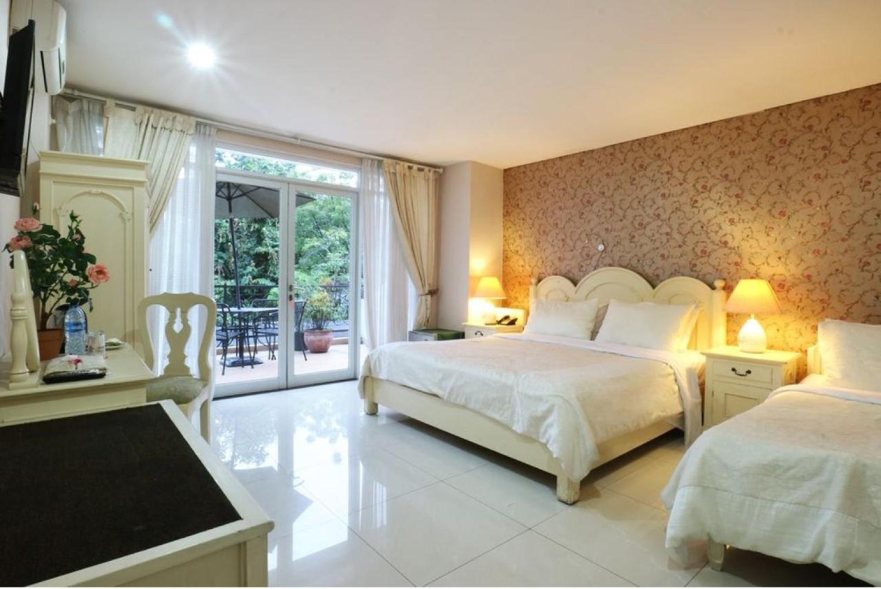 La Nostalgie Boutique Guest House Bandung Exterior photo