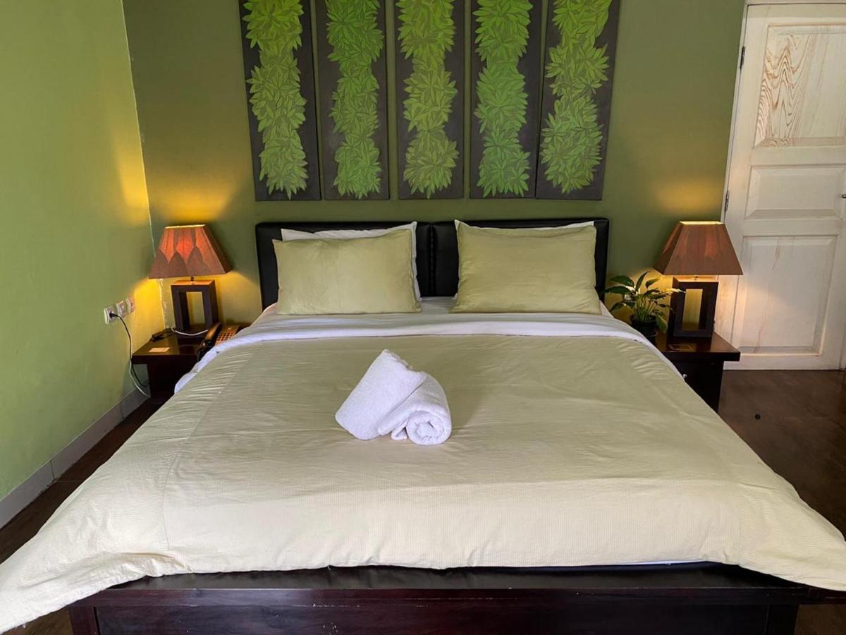 La Nostalgie Boutique Guest House Bandung Exterior photo