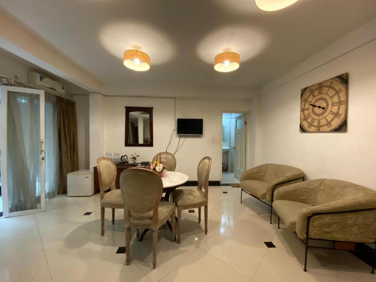 La Nostalgie Boutique Guest House Bandung Exterior photo