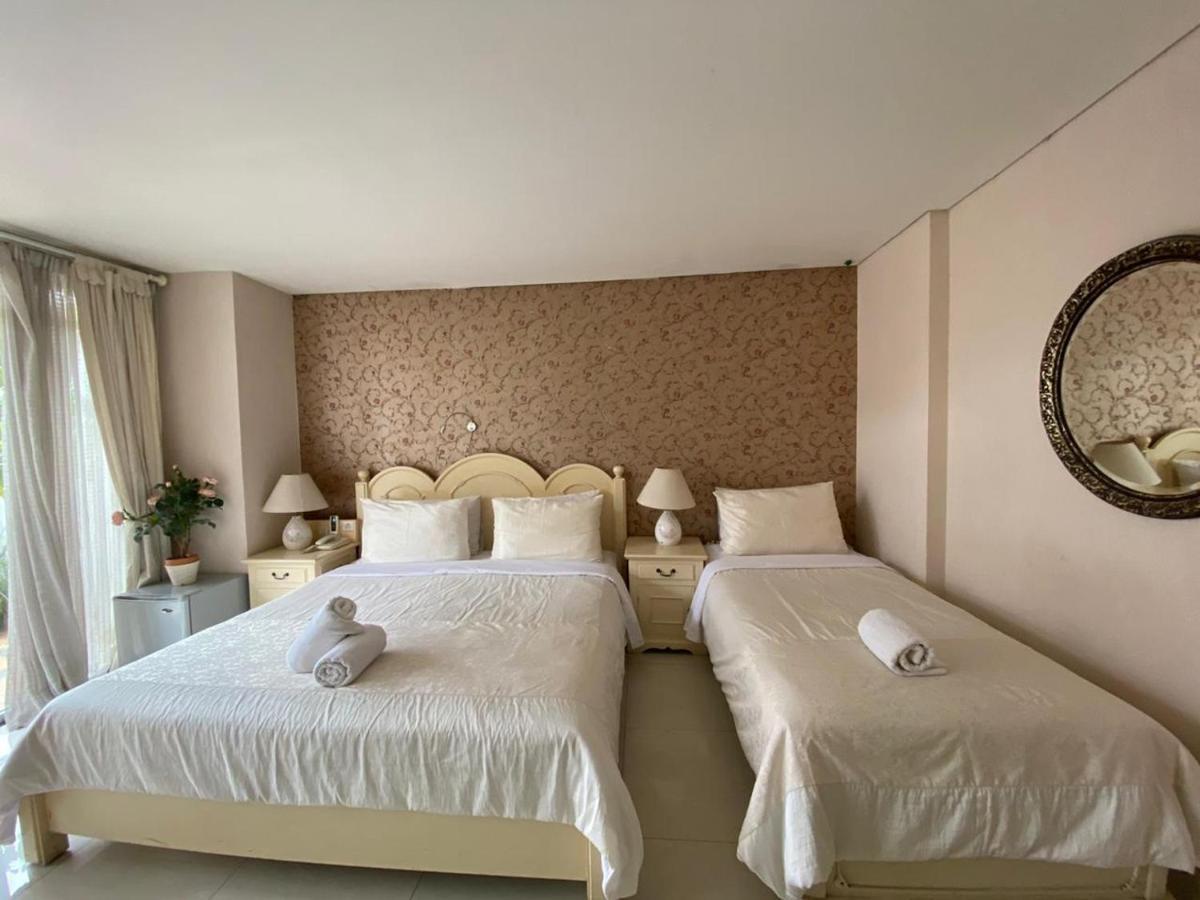 La Nostalgie Boutique Guest House Bandung Exterior photo
