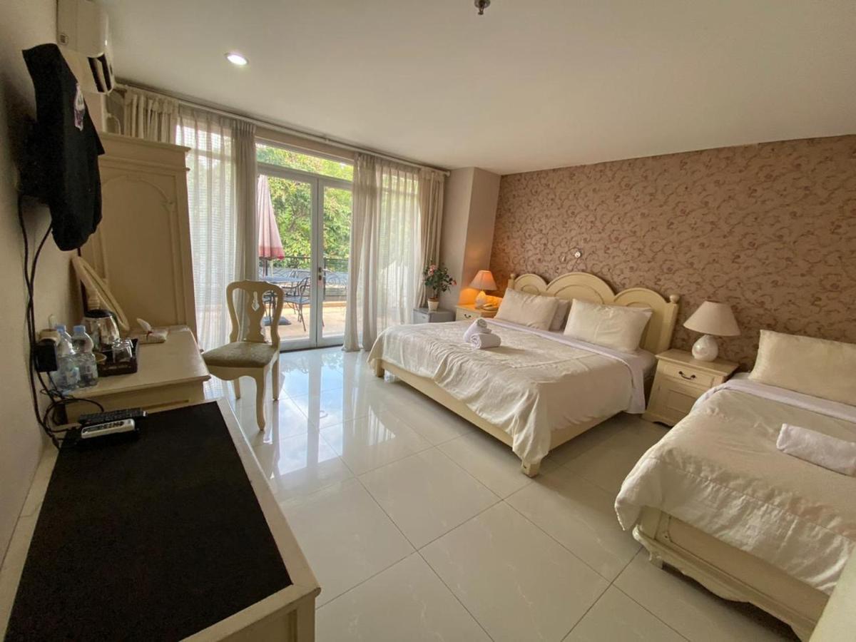 La Nostalgie Boutique Guest House Bandung Exterior photo