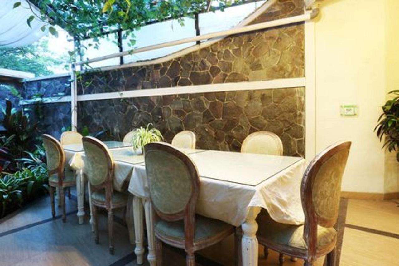 La Nostalgie Boutique Guest House Bandung Exterior photo