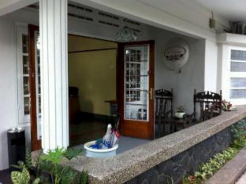 La Nostalgie Boutique Guest House Bandung Exterior photo