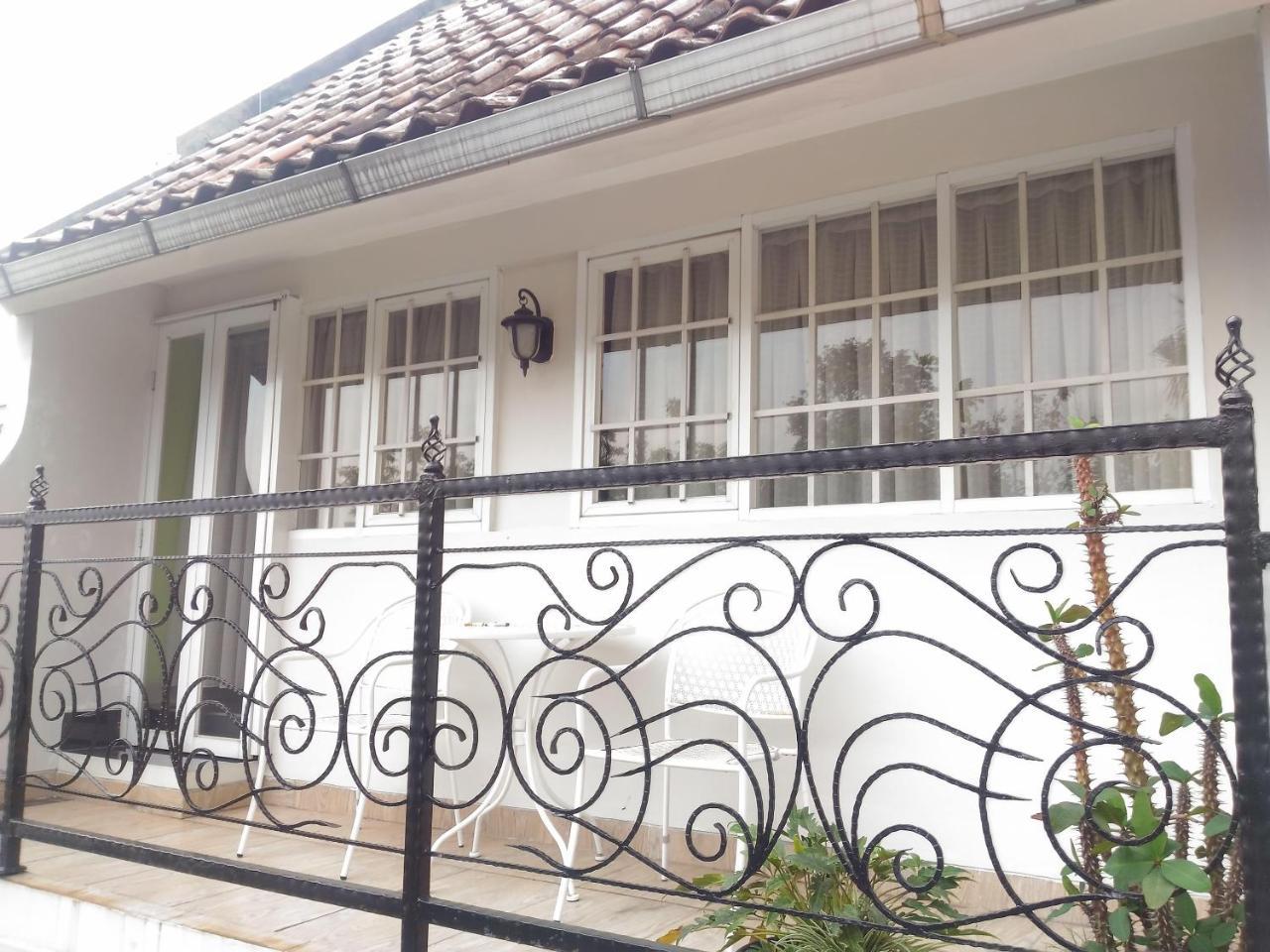 La Nostalgie Boutique Guest House Bandung Exterior photo