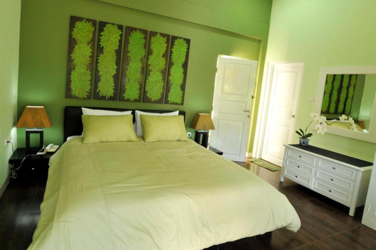 La Nostalgie Boutique Guest House Bandung Exterior photo